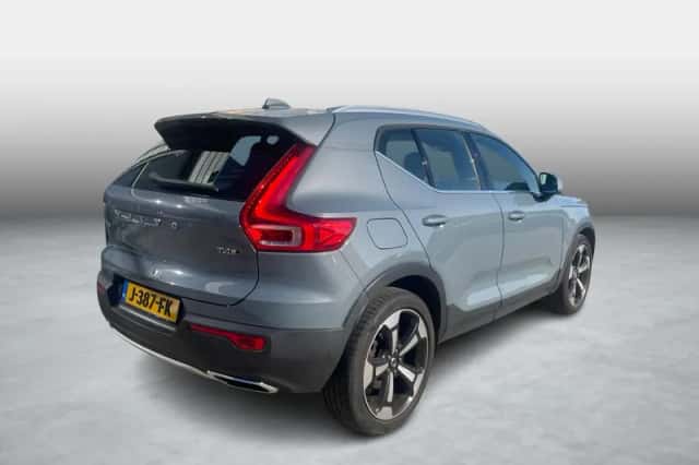 Volvo XC40 (2019) thumbnail 2