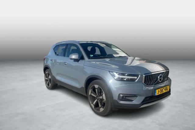 Volvo XC40 (2019) thumbnail 3