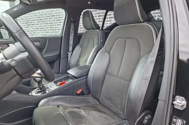 Volvo XC40 (2018) thumbnail 2