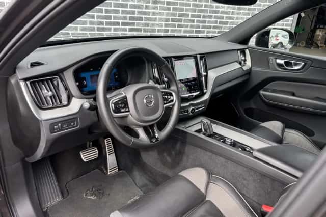 Volvo XC60 (2022) thumbnail 2