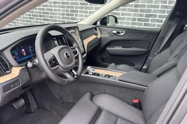 Volvo XC60 (2026) thumbnail 2