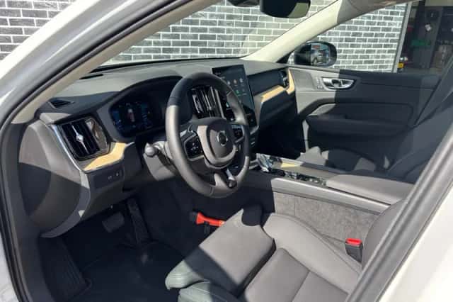 Volvo XC60 (2026) thumbnail 2