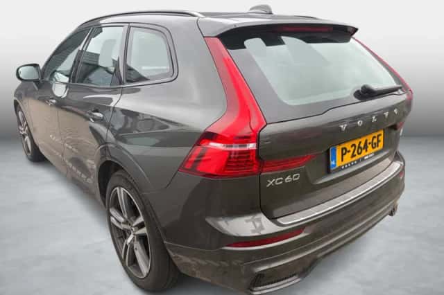 Volvo XC60 (2022) thumbnail 3