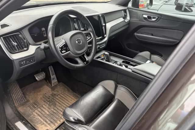 Volvo XC60 (2022) thumbnail 4