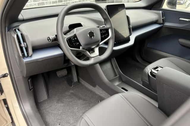 Volvo EX30 (2026) thumbnail 3