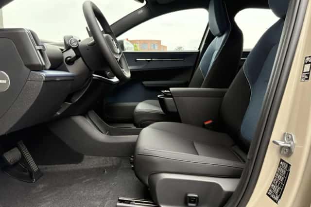 Volvo EX30 (2026) thumbnail 4