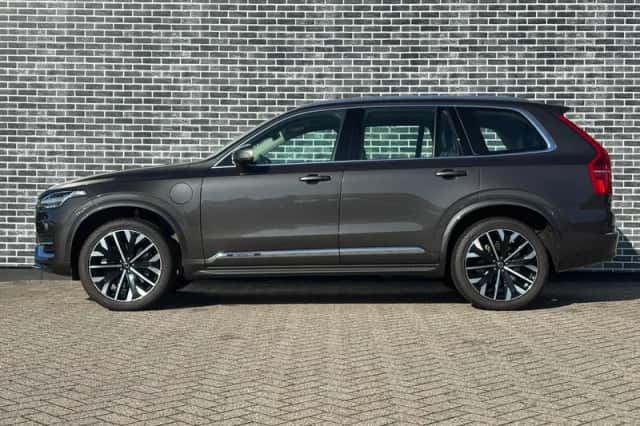 Volvo XC90 (2023) thumbnail 4