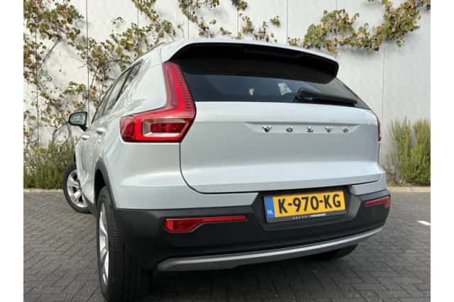 Volvo XC40 (2020) thumbnail 3