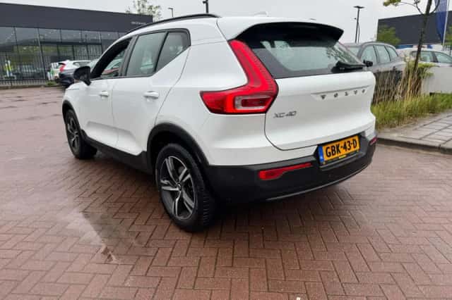 Volvo XC40 (2024) thumbnail 2