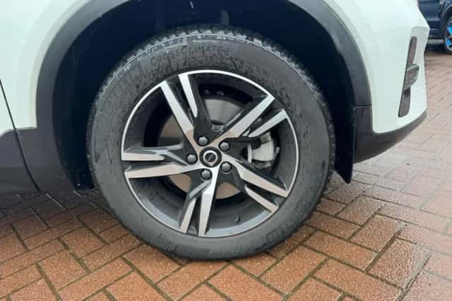 Volvo XC40 (2024) thumbnail 3