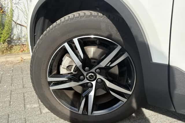 Volvo XC40 (2024) thumbnail 4