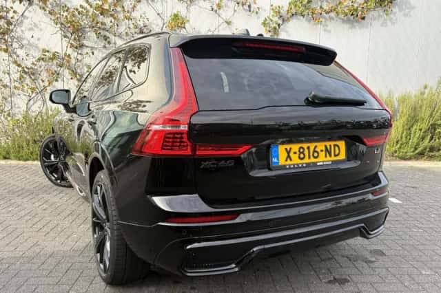 Volvo XC60 (2023) thumbnail 3