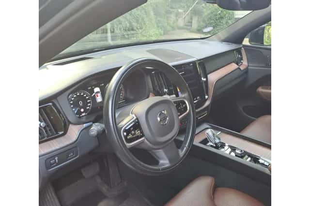 Volvo XC60 (2020) thumbnail 2