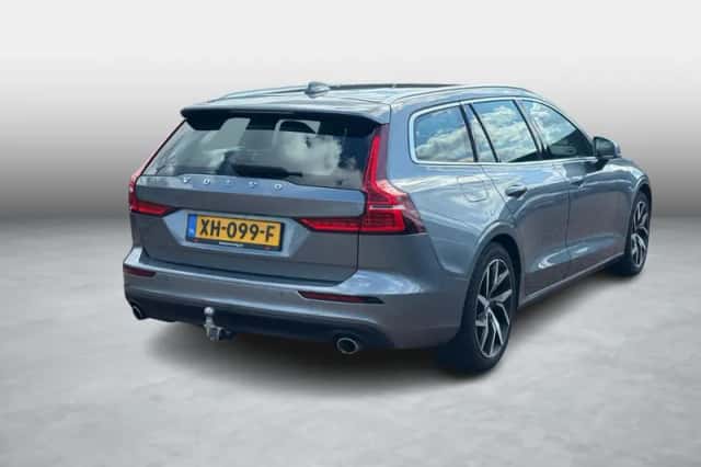 Volvo V60 (2019) thumbnail 2