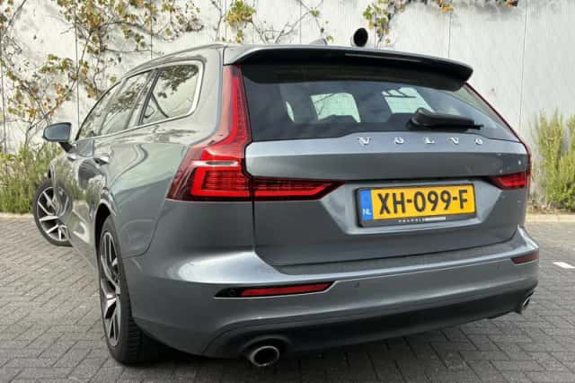 Volvo V60 (2019) thumbnail 3