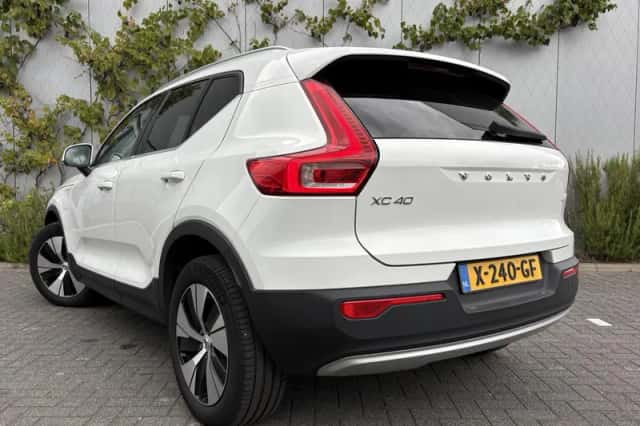 Volvo XC40 (2021) thumbnail 3