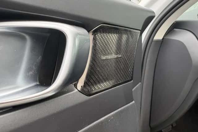 Volvo XC40 (2021) thumbnail 5