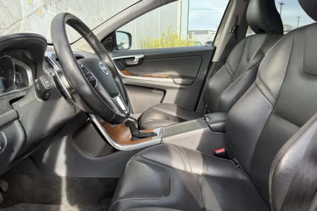 Volvo XC60 (2016) thumbnail 5