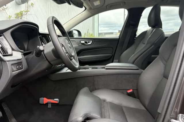 Volvo XC60 (2025) thumbnail 5