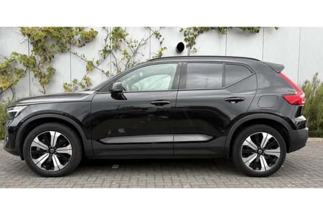 Volvo XC40 (2022) thumbnail 2