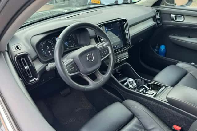 Volvo XC40 (2018) thumbnail 3