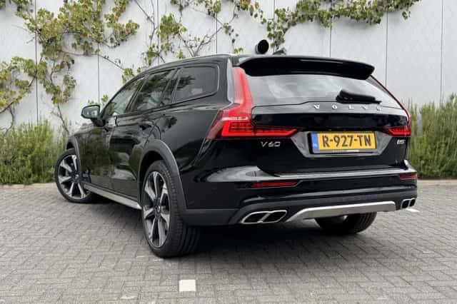 Volvo V60 Cross Country (2022) thumbnail 3