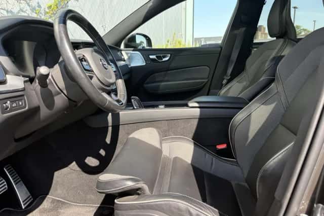 Volvo XC60 (2020) thumbnail 5