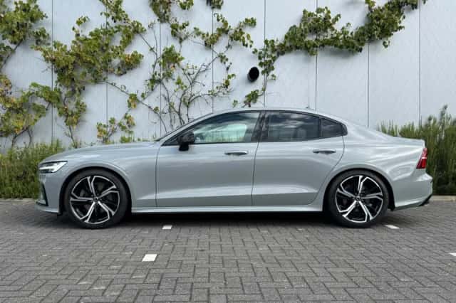 Volvo S60 (2023) thumbnail 2