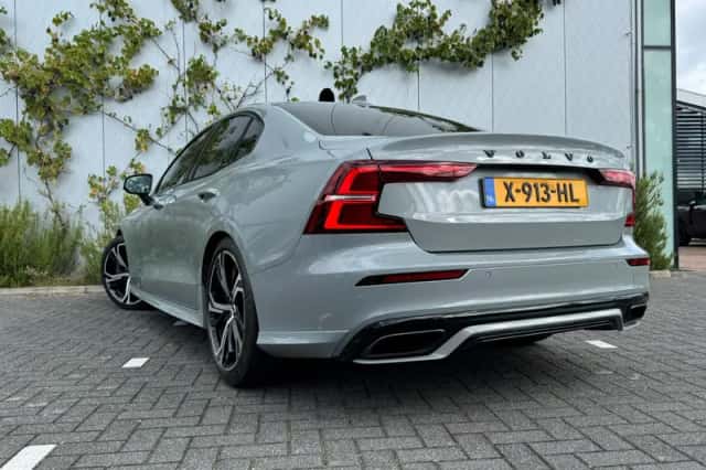Volvo S60 (2023) thumbnail 3