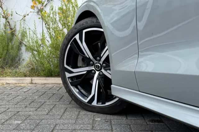 Volvo S60 (2023) thumbnail 4