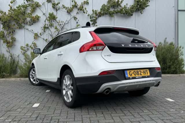 Volvo V40 Cross Country (2019) thumbnail 3