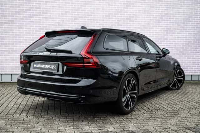 Volvo V90 (2022) thumbnail 2