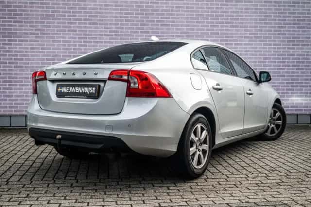 Volvo S60 (2012) thumbnail 2
