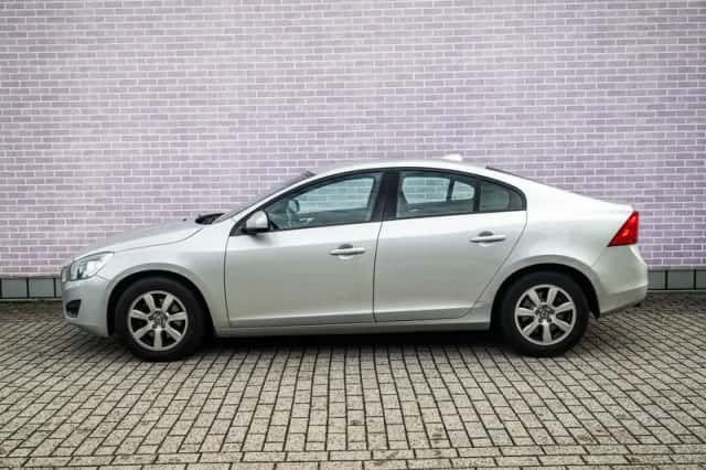 Volvo S60 (2012) thumbnail 4