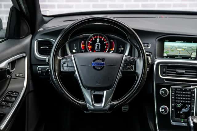 Volvo V60 (2016) thumbnail 3