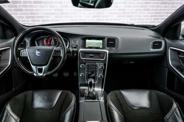 Volvo V60 (2016) thumbnail 5