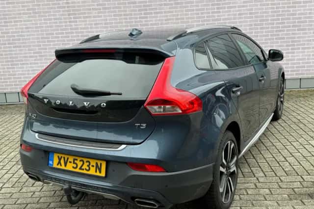 Volvo V40 Cross Country (2019) thumbnail 2
