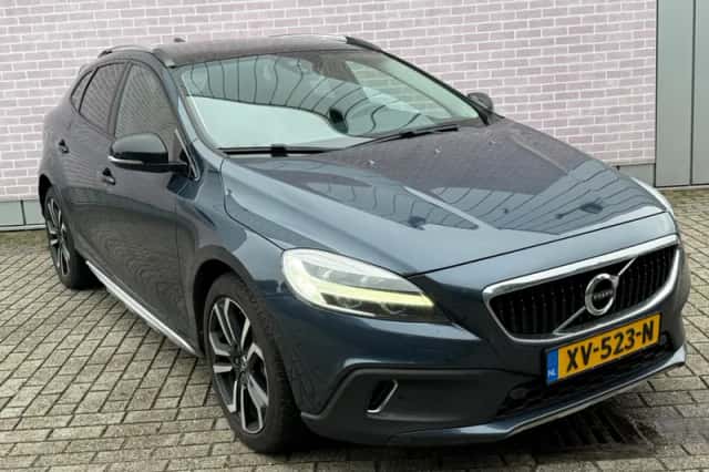 Volvo V40 Cross Country (2019) thumbnail 3
