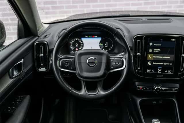 Volvo XC40 (2020) thumbnail 3