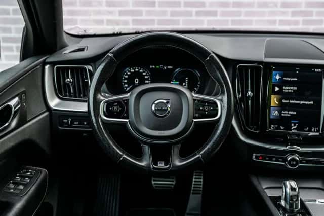 Volvo XC60 (2019) thumbnail 3