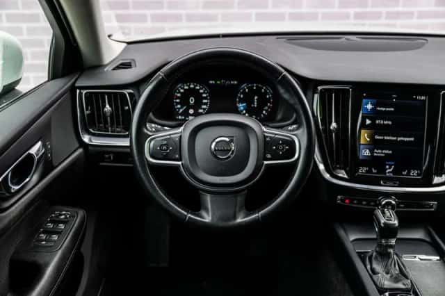Volvo V60 (2020) thumbnail 3
