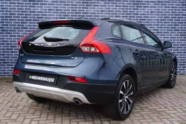 Volvo V40 (2020) thumbnail 3