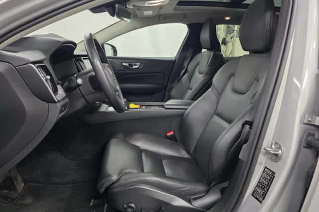 Volvo V60 (2022) thumbnail 5