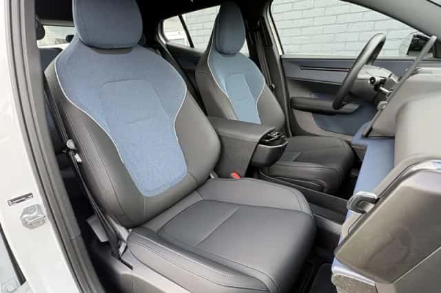 Volvo EX30 (2025) thumbnail 5