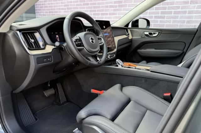 Volvo XC60 (2025) thumbnail 5