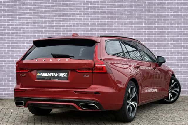 Volvo V60 (2021) thumbnail 3