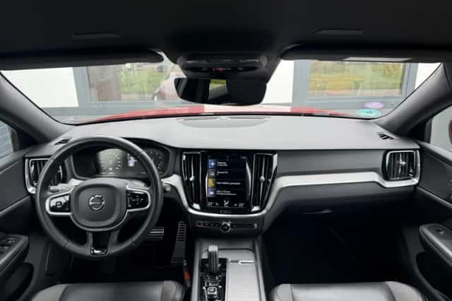 Volvo V60 (2021) thumbnail 4