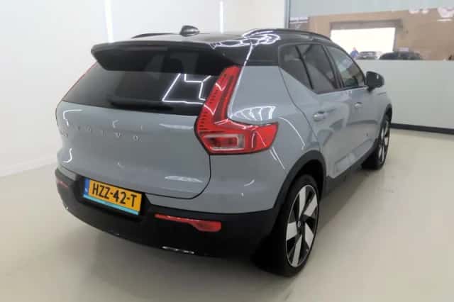 Volvo EX40 (2025) thumbnail 3