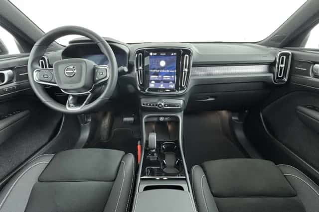 Volvo EX40 (2025) thumbnail 4