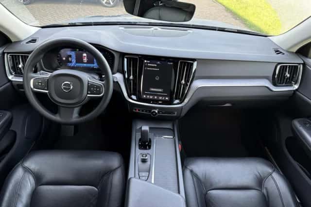 Volvo V60 (2023) thumbnail 4